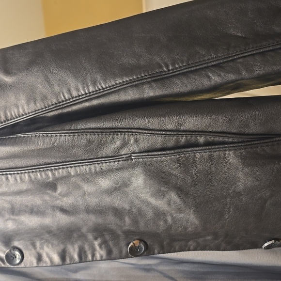 Izod Women's Black Leather Jacket - Picture 6 of 16